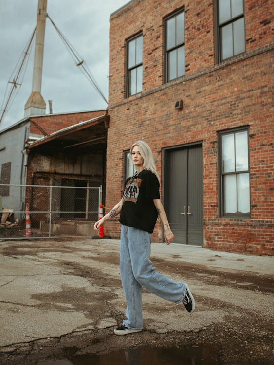 Estilo Grunge: O que é, Origem, Peças-Chave e Como Usar